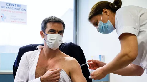 Olivier Véran prévoit une vague pire que les précédentes